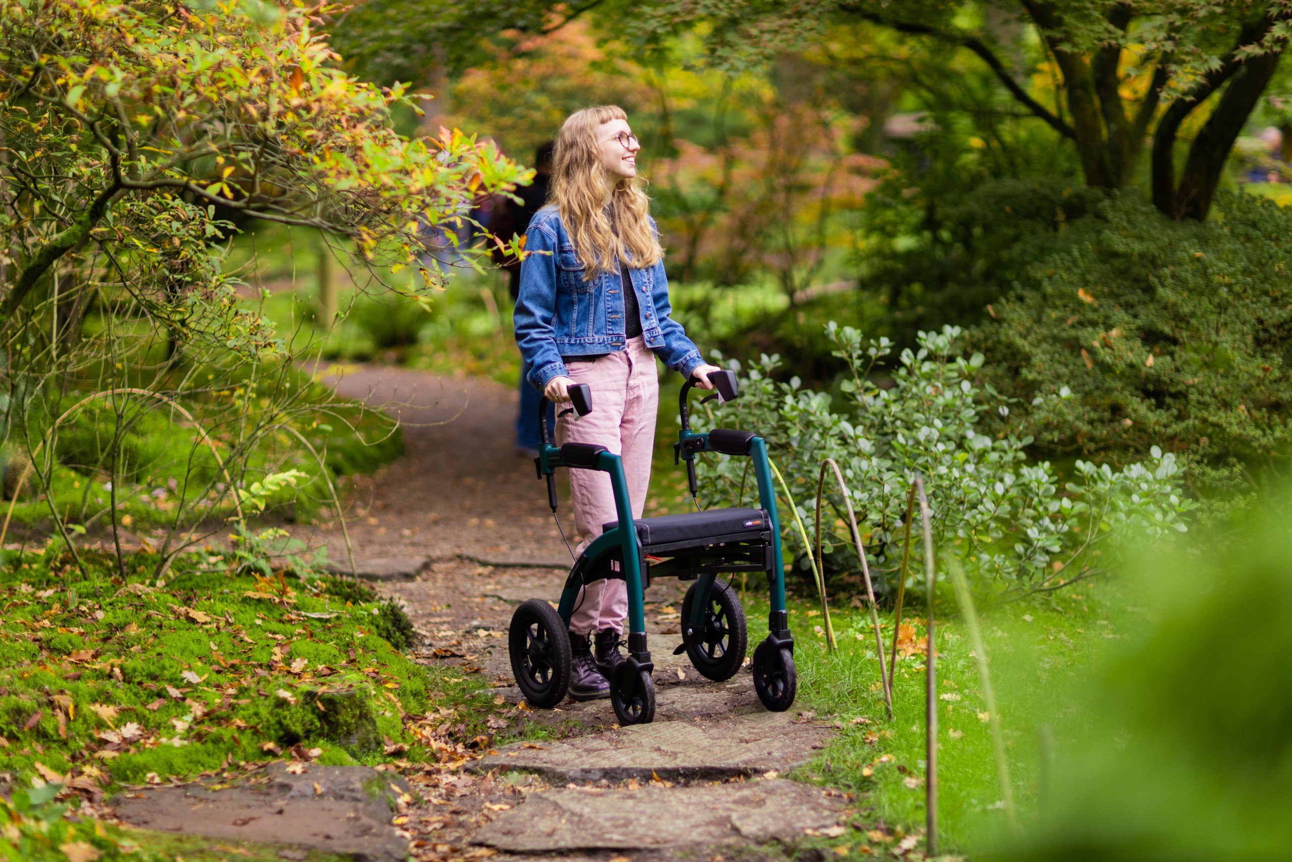 Rollator with pneumatic tires for bumpy roads — Rollz International
