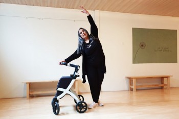 Woman dancing with a Rollz Flex rollator in her studio