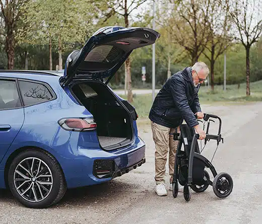 Foldable electric wheelchair