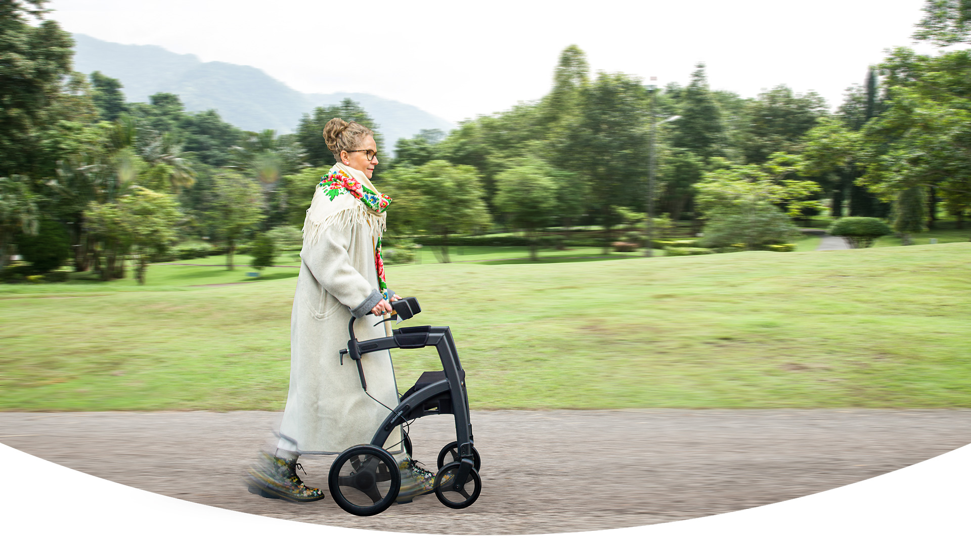 Woman walking with a Parkinson's rollator with adjustable cues