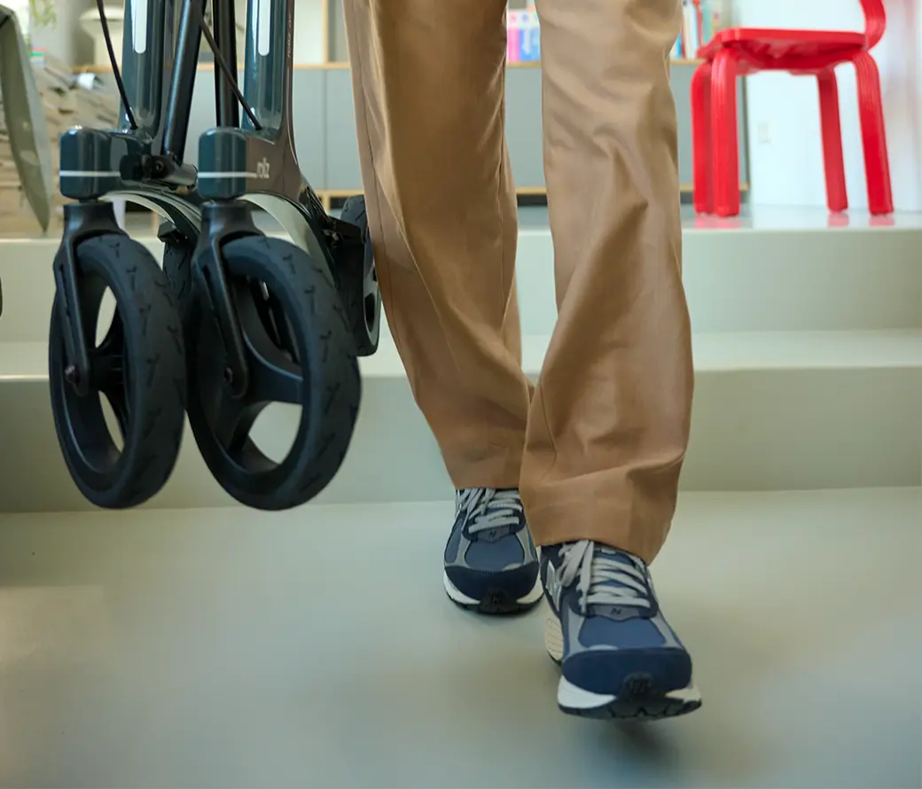 lightweight rollator for indoors