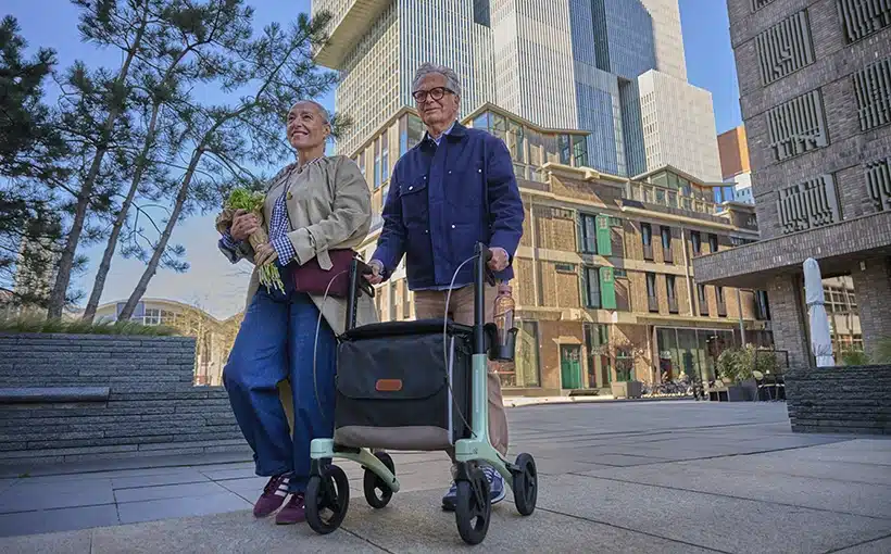 lightweight rollator for outdoors